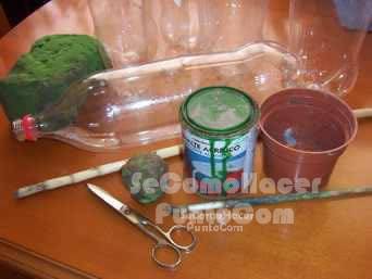 Arbol navideño con botellas