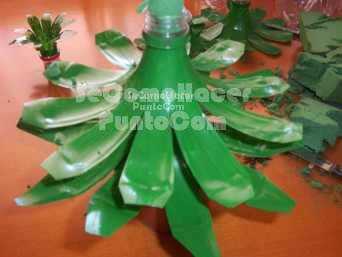 Arbol navideño con botellas