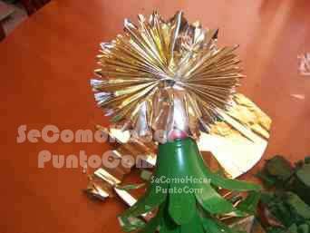 Arbol navideño con botellas