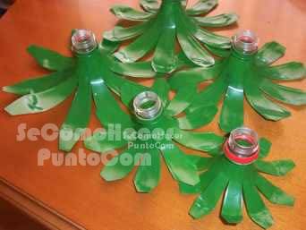 Arbol navideño con botellas
