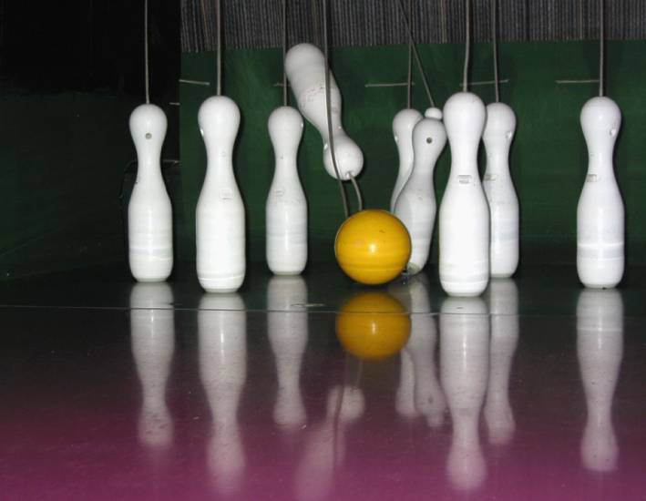 Juego de bolos con material reciclado Juego de bowling de reciclaje
